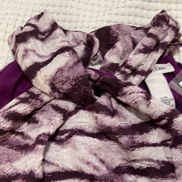 NWT- Calvin Klein- L - Picture 4 of 8